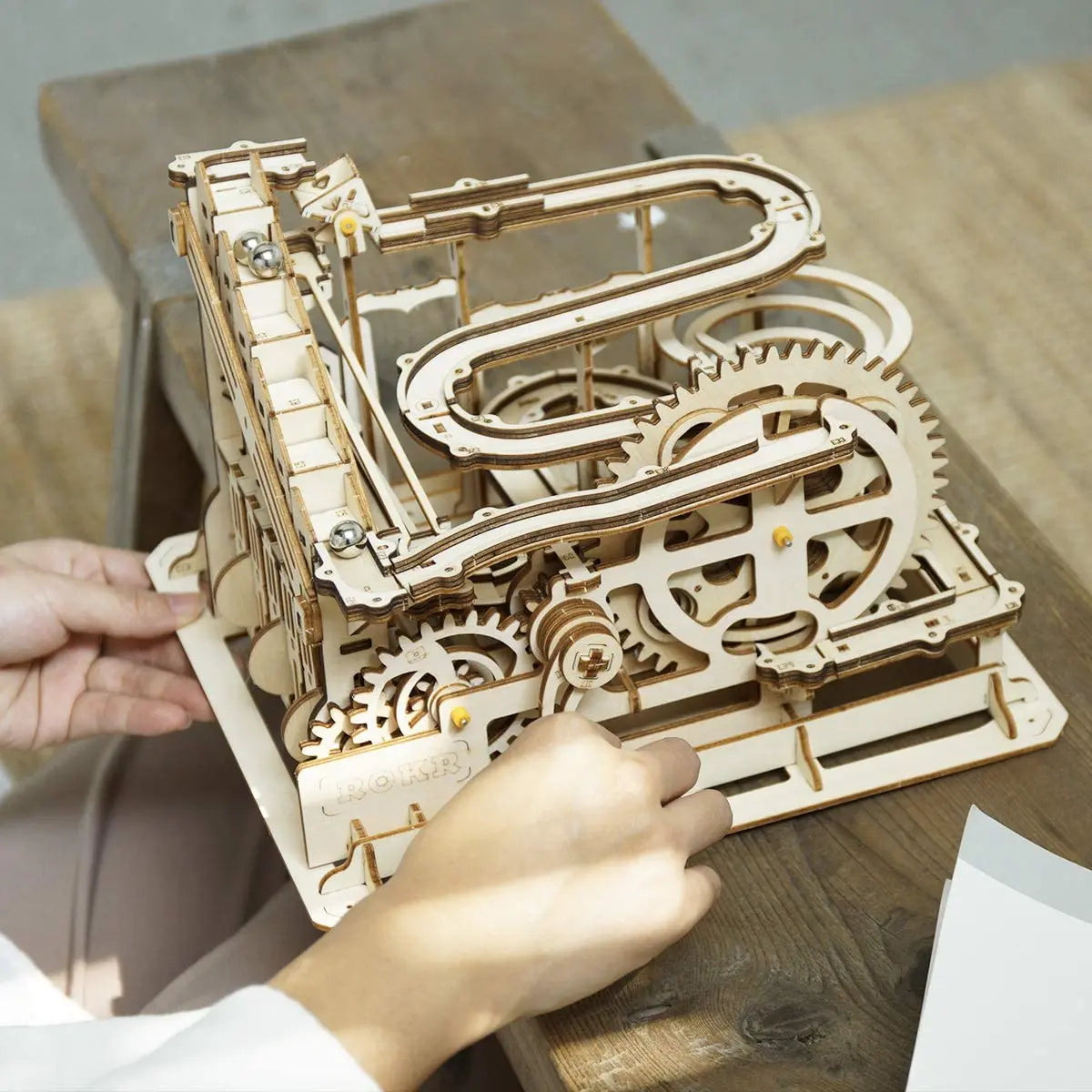 Circuit à billes mécanique Lift Coaster – Puzzle 3D en bois
