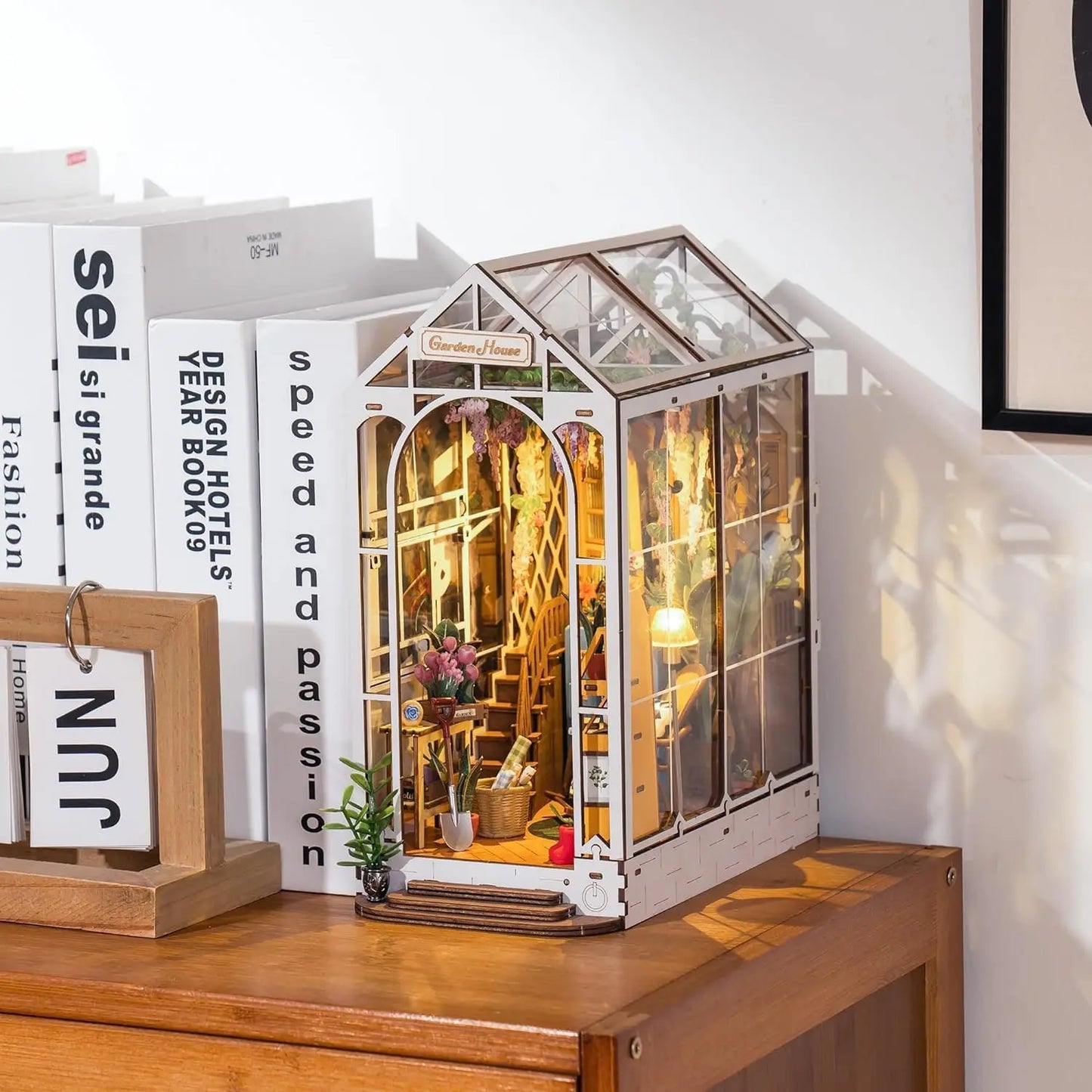 Book Nook Holiday Garden House – Diorama miniature LED TGB06