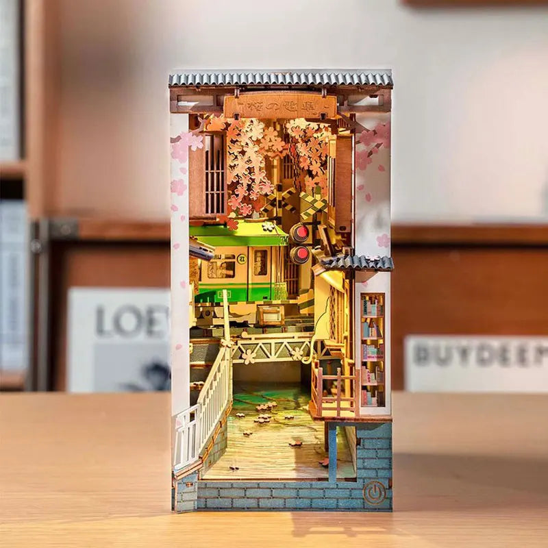 Book Nook Sakura Densya – Diorama miniature LED TGB01