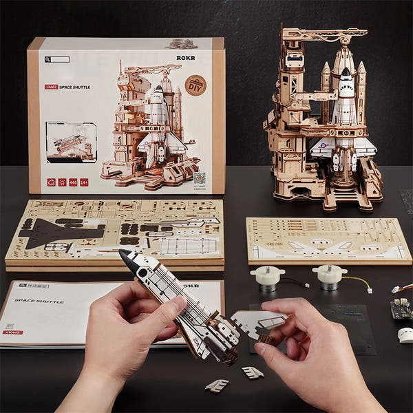 Fusée mécanique – Puzzle 3D ROKR Space Shuttle avec tour de lancement